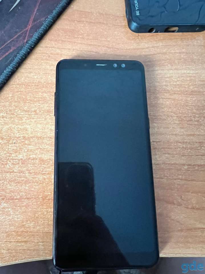 Смартфон Samsung Galaxy A8+, фотография 1
