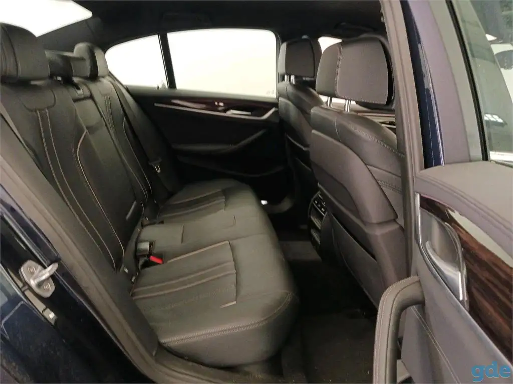 BMW 5 Series 530i Executive - Бензин. Автомат., фотография 5
