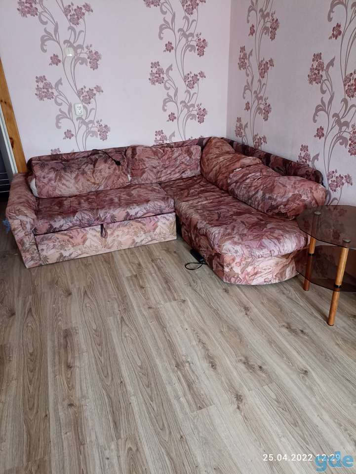 Продам угловой б\у диван, цена 1 р., фотография 1