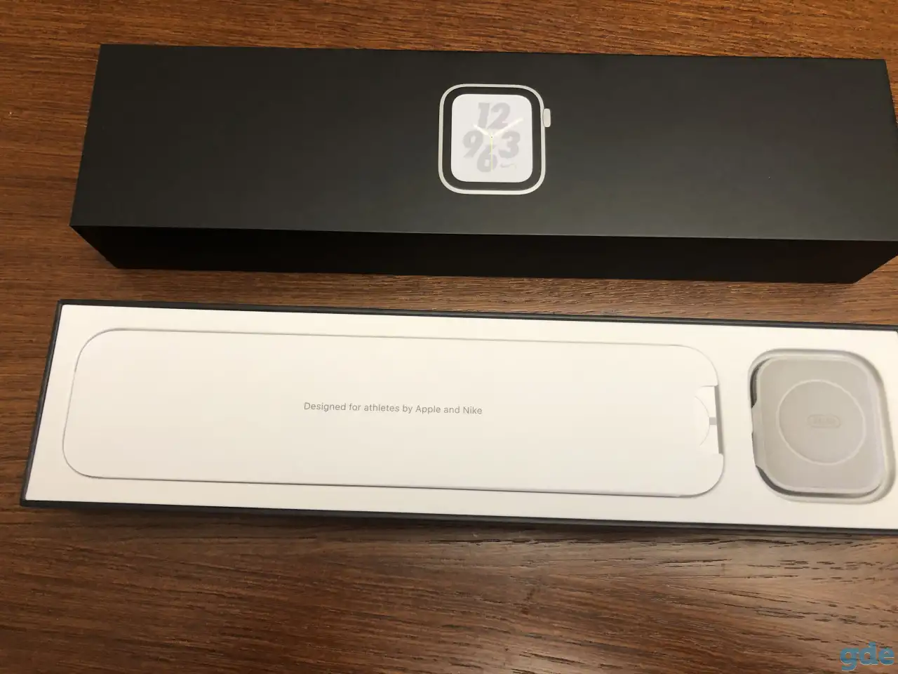 Apple Watch Nike+ Series 4 (MU7H2RU/A), 44 мм, корпус из алюминия серебристого цвета, фотография 4