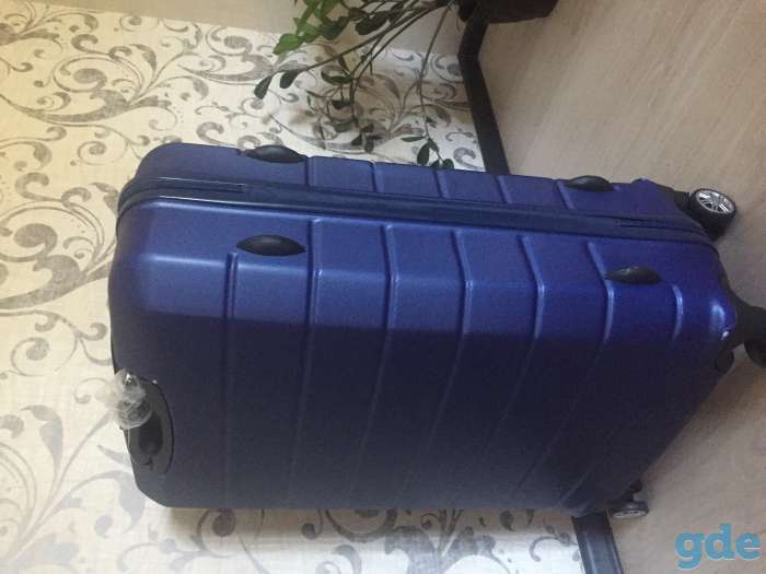 Продам чемодан, фотография 1