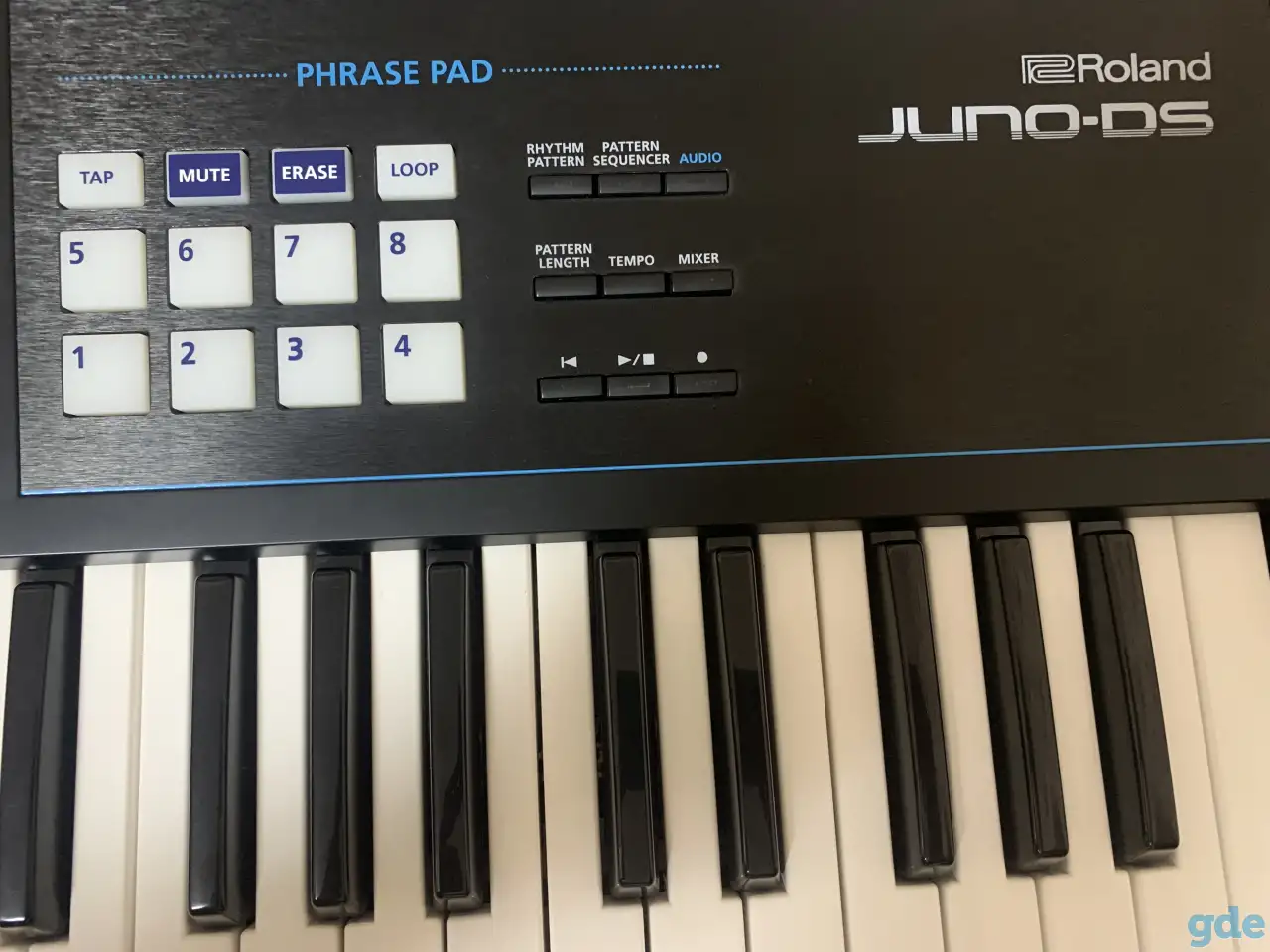 Синтезатор Roland Juno DS-61 + мониторы + двойная стойка, фотография 5