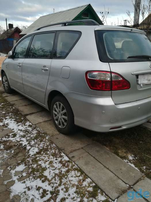 Легковое авто Toyota Avensis, фотография 3
