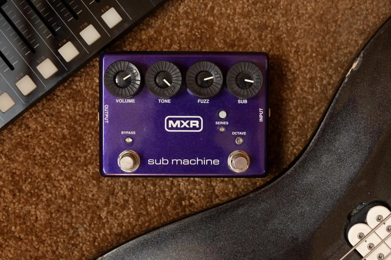 Гитарная педаль MXR Sub Machine Octave Fuzz, фотография 1