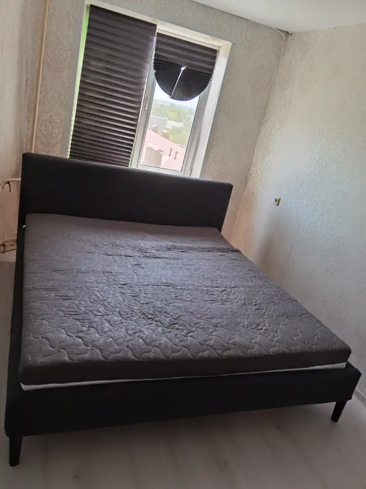 Срочно продам двухспальную кровать с матрасом, фотография 2