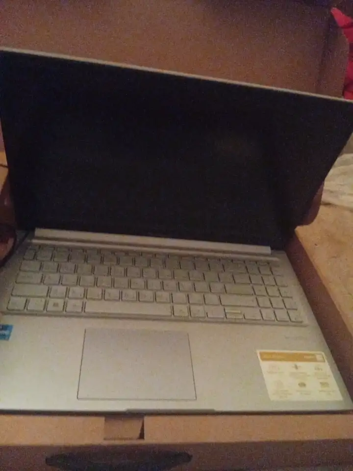 ASUS Vivobook  ноутбук новый продаю, фотография 2