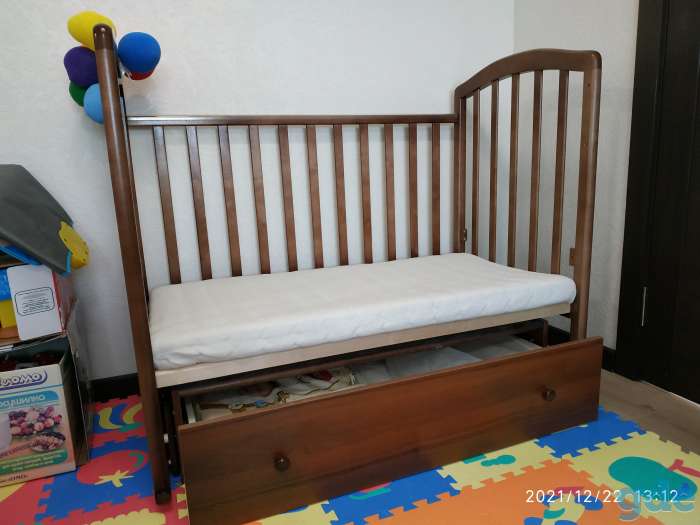 Продаю детскую кроватку с матрасом 120*60, фотография 3