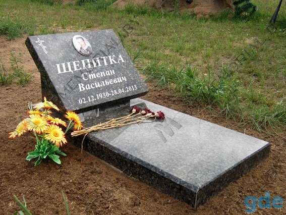 Колумбарные плиты в Заславле, фотография 7