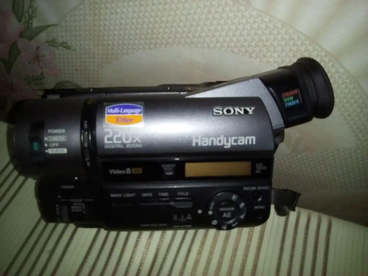 продам видеокамеру  SONY CCD-TR512E, фотография 2