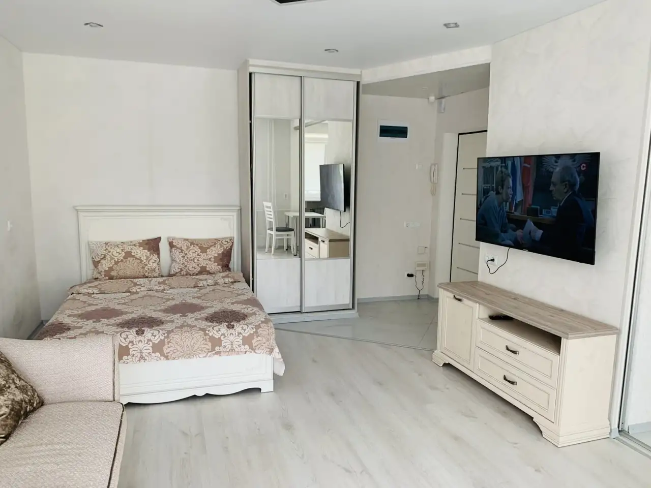 Отличная квартира рядом с парком, Ул.Долгобродская 3, фотография 4