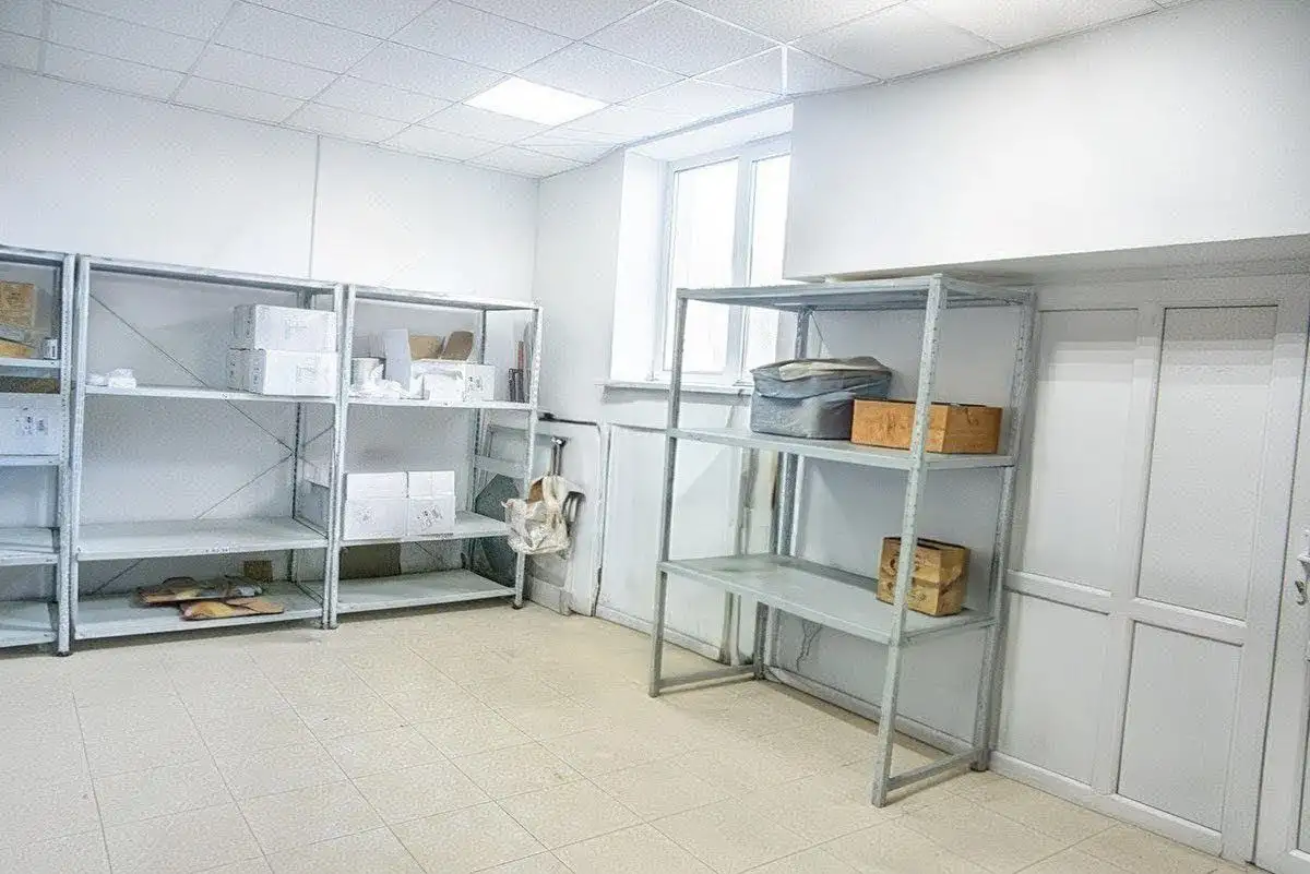 Светлый офис 153 м с open-space  25 м склад. 1 этаж, 3 входа, рядом метро, фотография 6