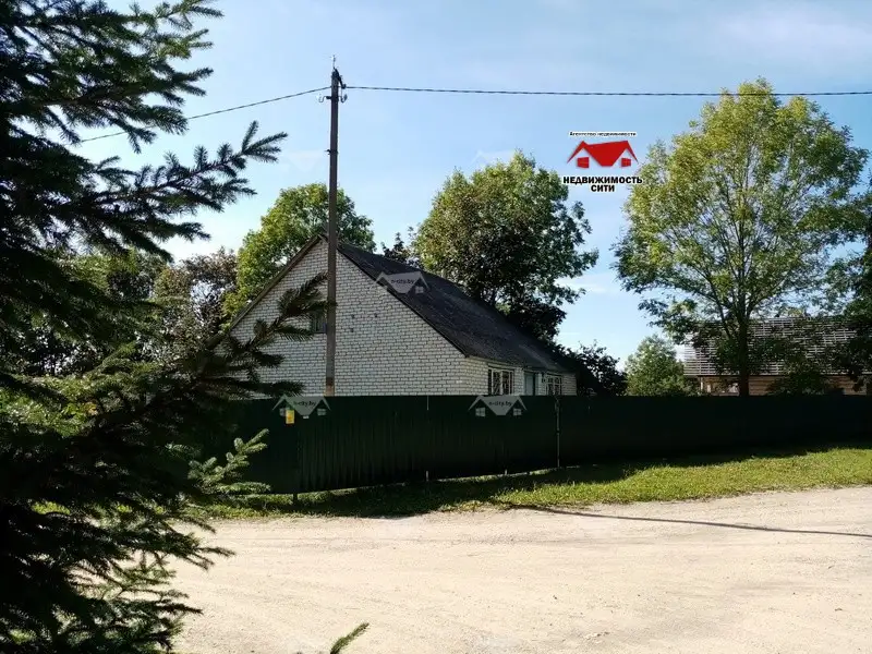 Здание магазина рядом сразу с двумя озерами - Нарочь и Мястро, фотография 4