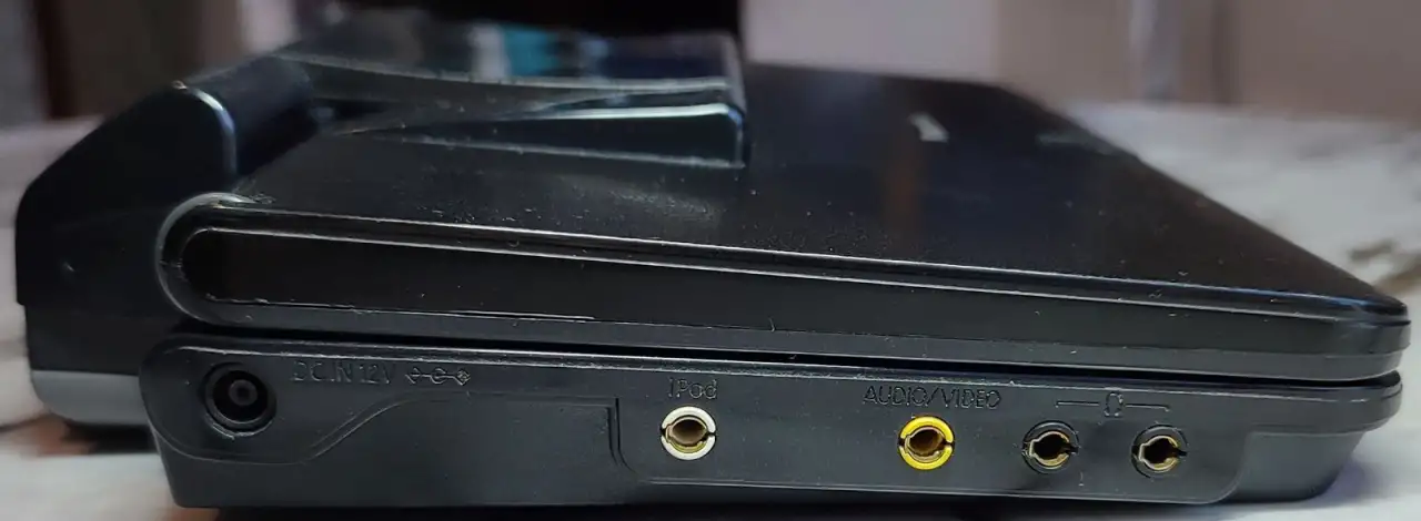 Портативный DVD-плеер Panasonic DVD-LS86, фотография 5