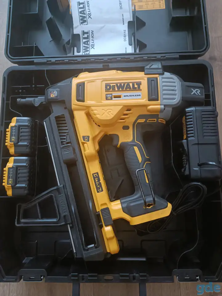Монтажный нейлер (гвоздезабивной пистолет по бетону )DeWALT DCN890N 18V с двумя  аккумуляторами и зарядным устройством, фотография 4
