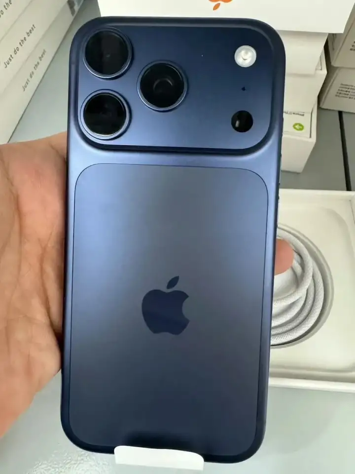 iPhone 17 Pro Max Оригинал, фотография 1