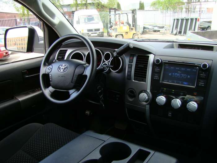 Мощный Toyota Tundra Double Cab 4WD, фотография 10