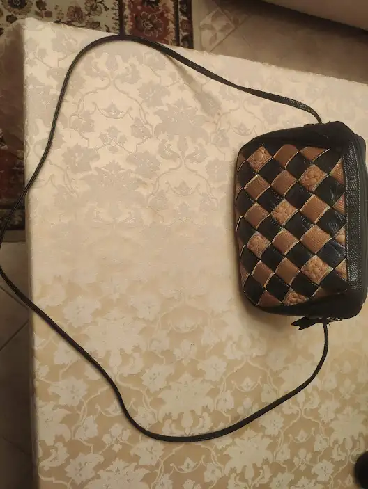 Продам две дамские сумочки черного цвета из натуральной кожи, с несъемным плечевым ремнем., фотография 4