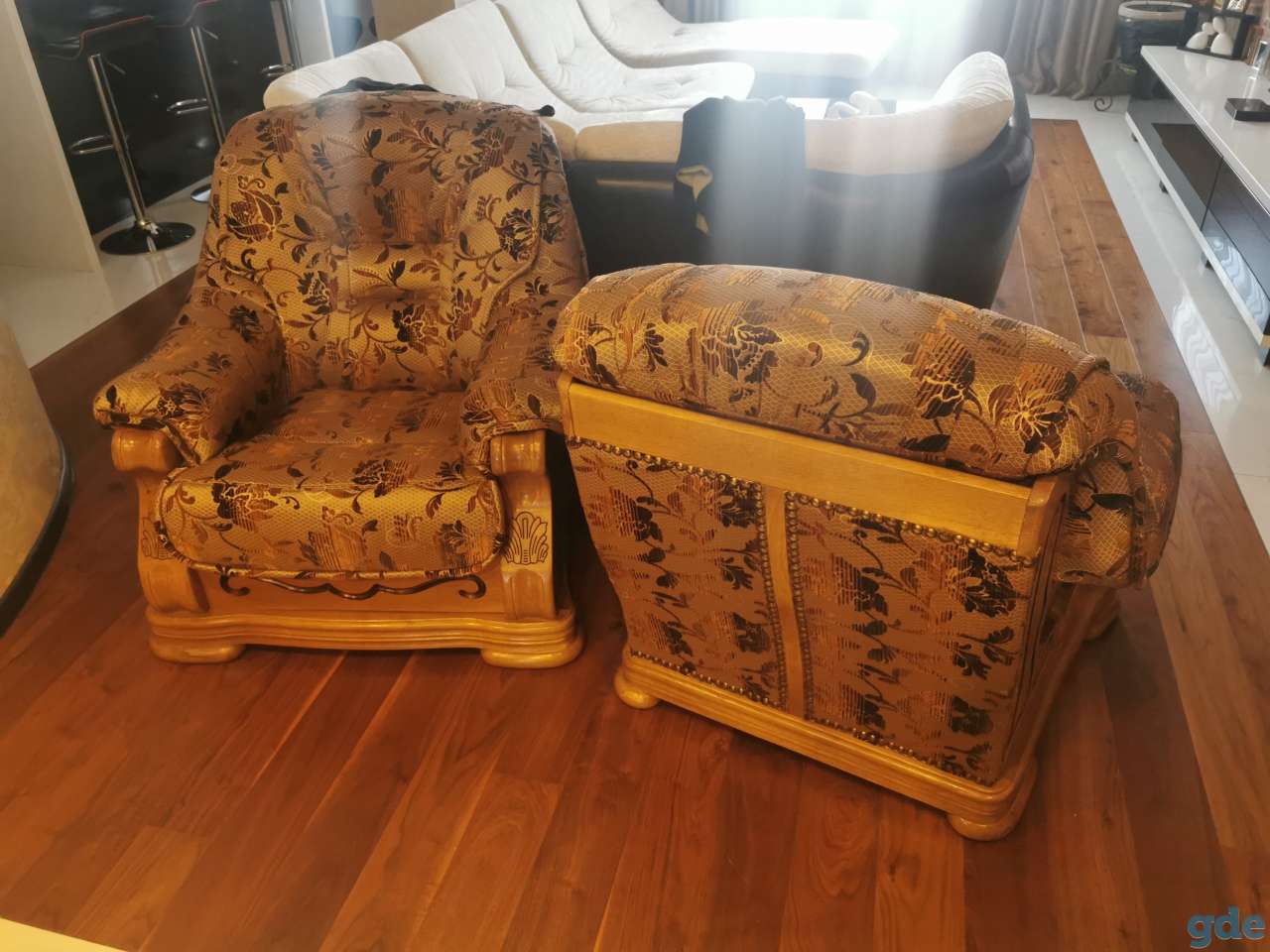 Продам новые кресла 
