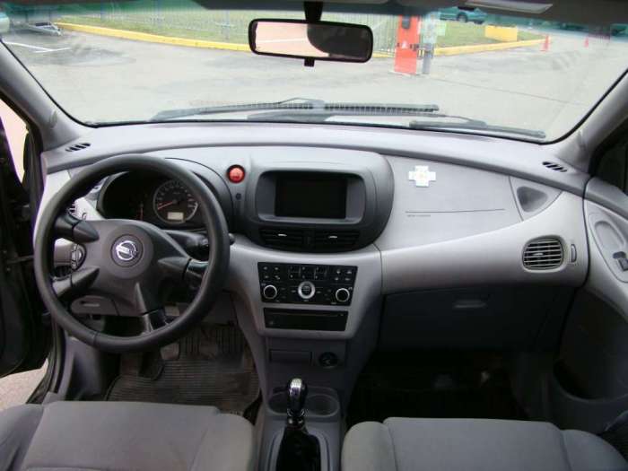 Экономичный микровэн Nissan Almera Tino 2.2 dCi, фотография 1