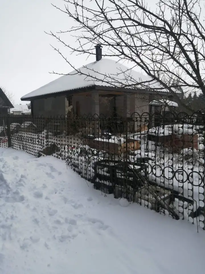 Продается дом 65  готовности с участком 15 соток. На участке свет , вода  скважина  . Рядом лес ,, фотография 2