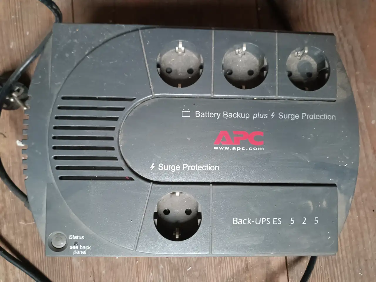 Источник бесперебойного питания APC BE525-RS, фотография 7