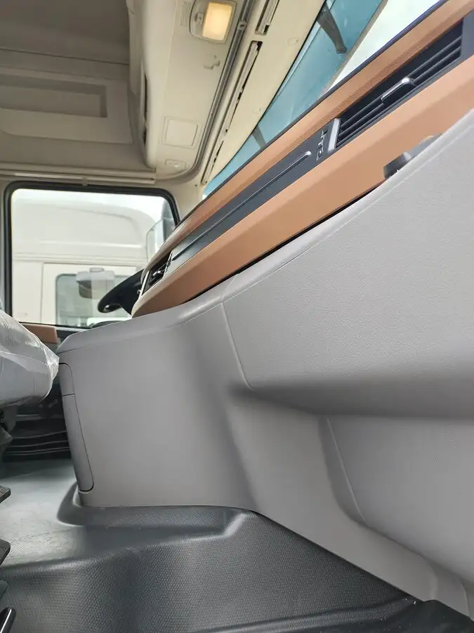 Новый тягач Dongfeng DFH4180, фотография 6
