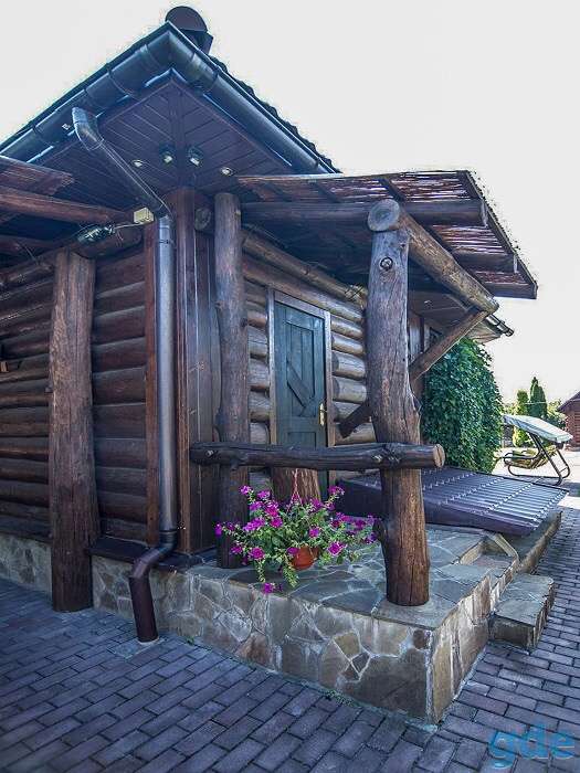 Деревянный дом в русском стиле с отдельно стоящей русской баней, фотография 10