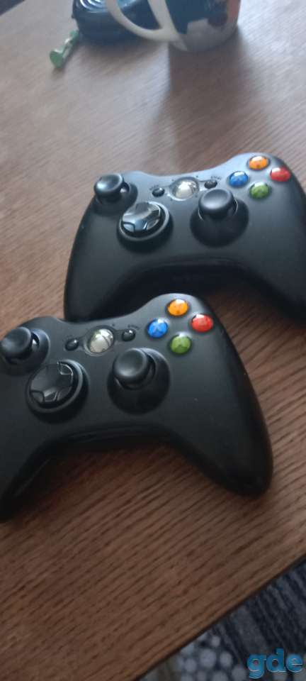 Xbox 360 + 2 геймпада, фотография 1