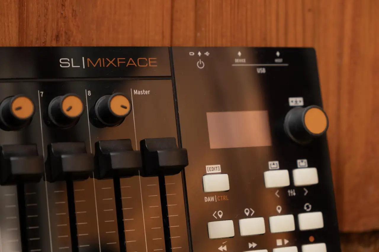 MIDI контроллер Studiologic SL Mixface, фотография 3