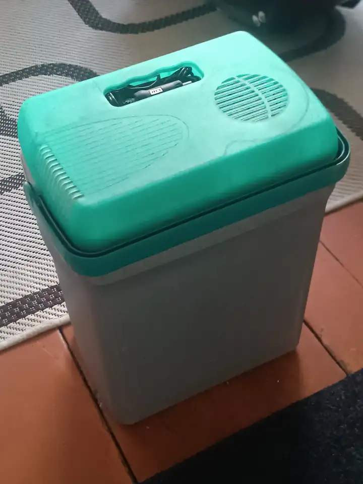 Автомобильный холодильник Electro Kuhlbox E 15 от прикуривателя, фотография 2