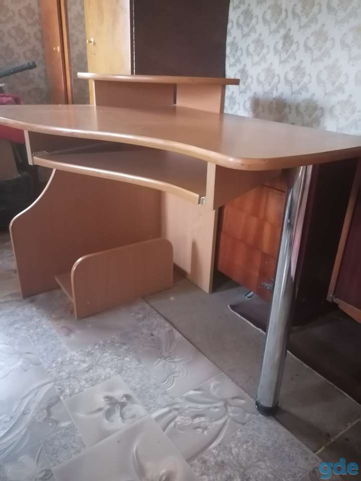 Продам компьютерный стол, фотография 1