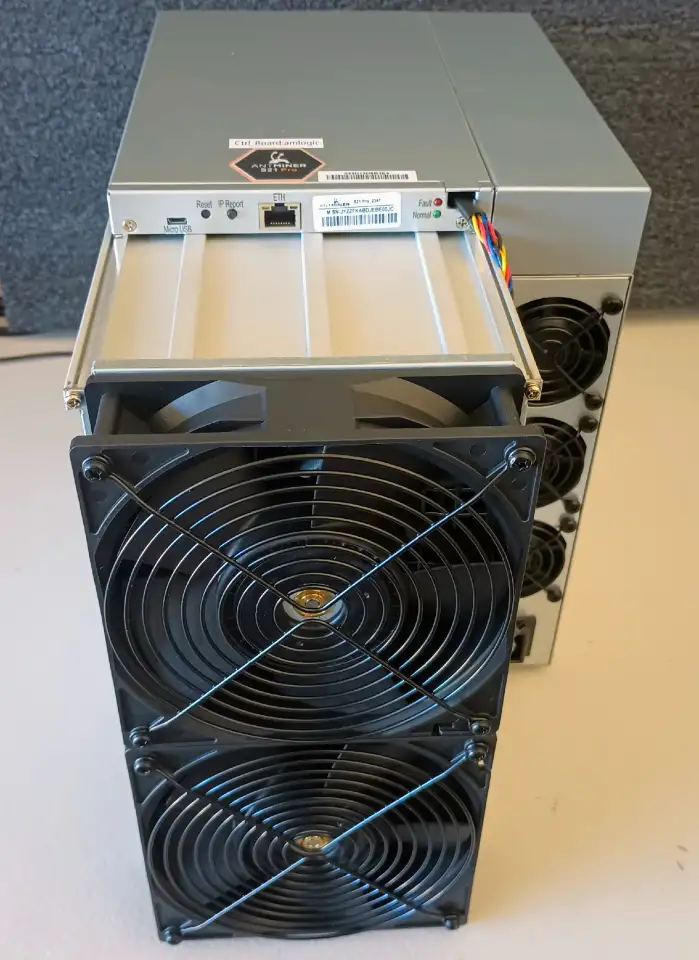 Bitmain Antminer S21 Pro Miner 234T, фотография 1
