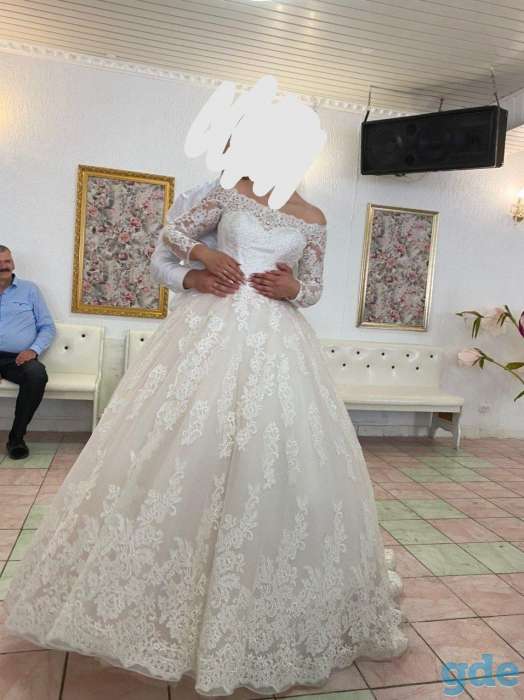 Свадебное платье со шлейфом, фотография 4