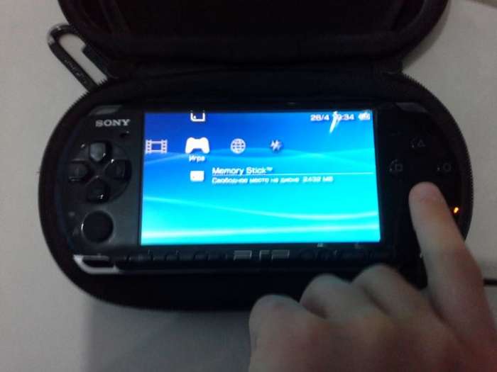 Продаю PSP 3 в ПОДАРОК SONY 3000, фотография 2
