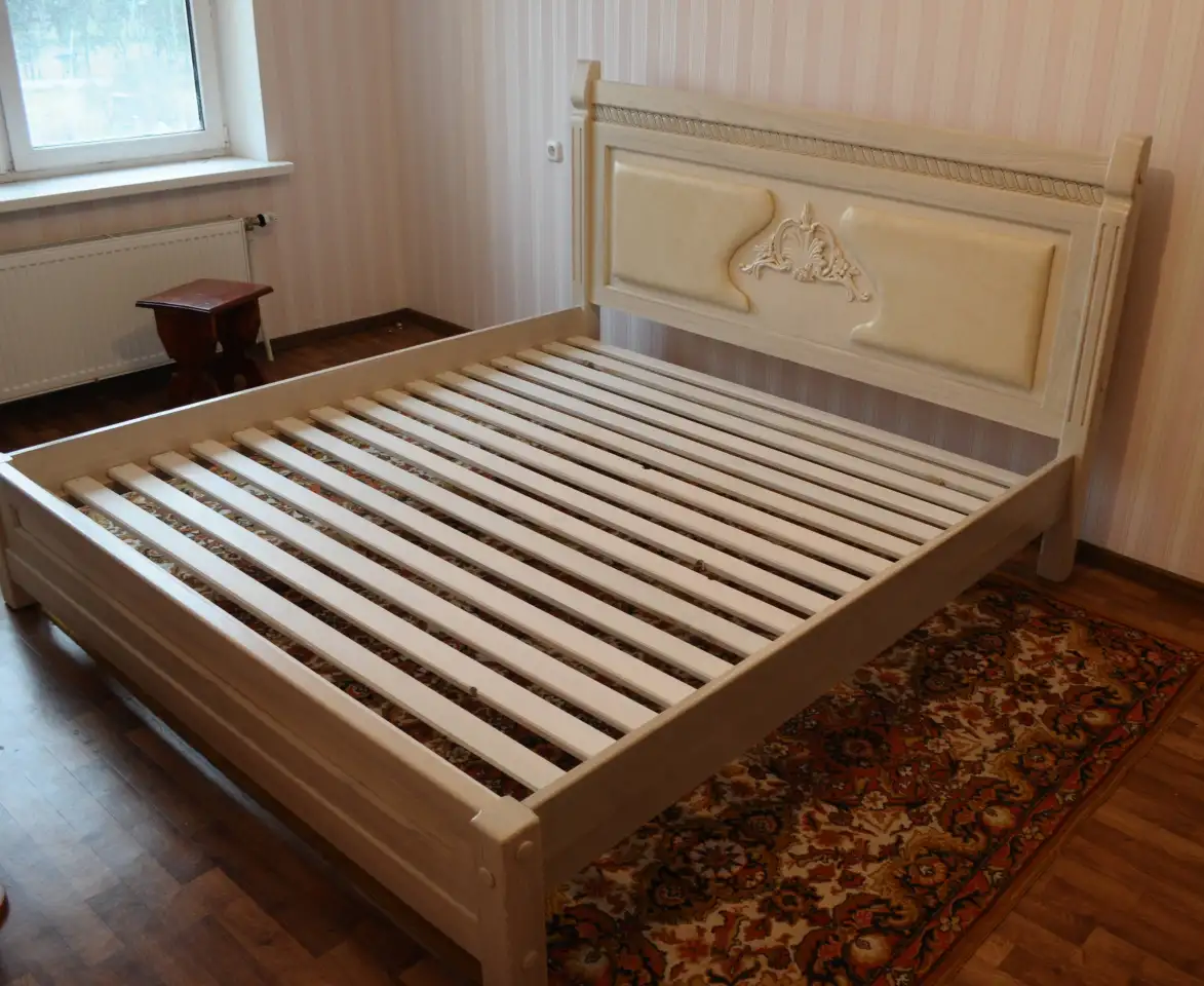 Кровати из массива, фотография 1