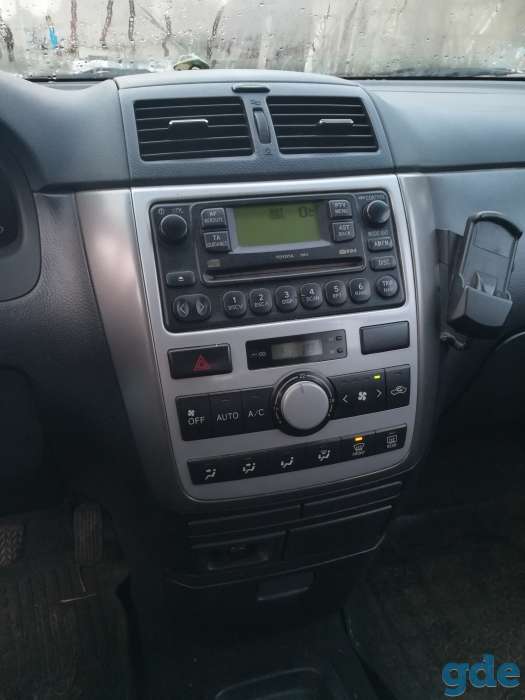 Легковое авто Toyota Avensis, фотография 4