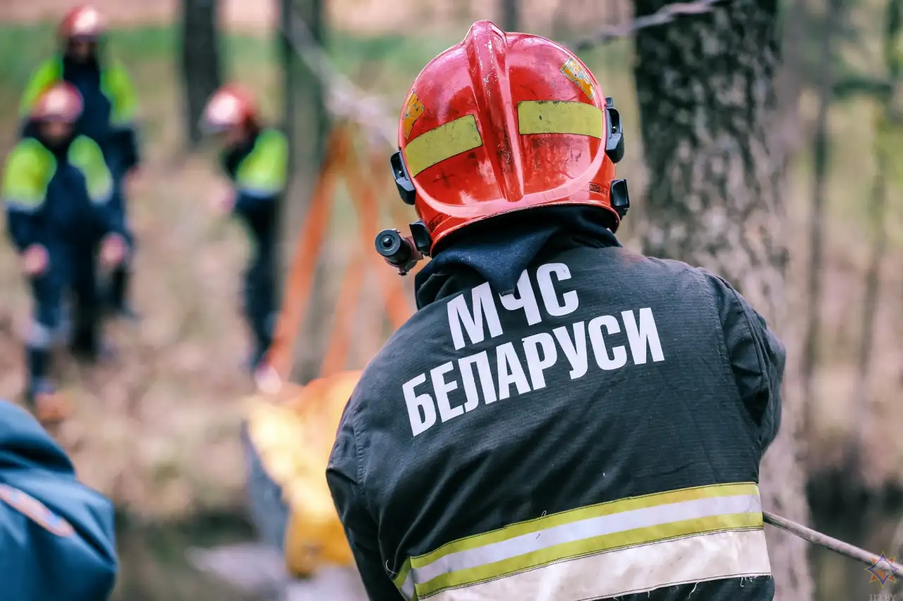 Спасатель-пожарный Партизанского районного отдела по чрезвычайным ситуациям, фотография 1