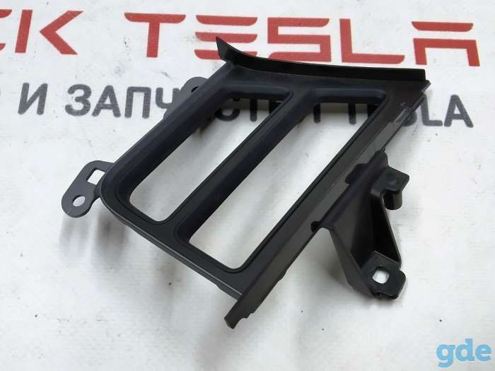 Зап. части для авто Tesla. Накладка воздуховода центральной панели GRAPH/BLK (водительская правая) (с повреждением) {MX_, фотография 3