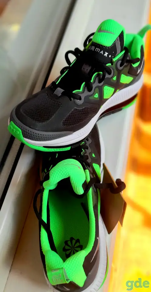 Кроссовки NIKE, фотография 1