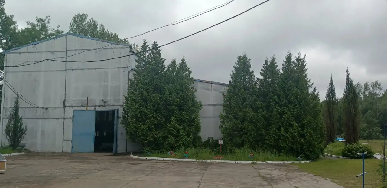 Продается производственный цех 1300 м на участке 2 га с озером и лесом, фотография 1