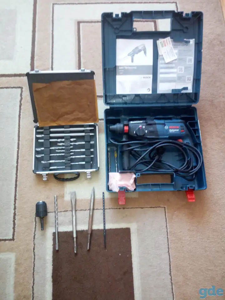 Продам перфоратор BOSCH GBH240 оригинал с патроном и набором буров и пик в кейсе  от BOSCH, фотография 1