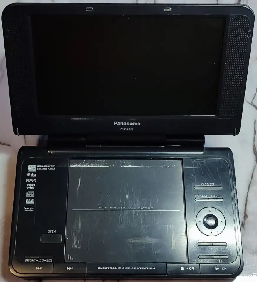 Портативный DVD-плеер Panasonic DVD-LS86, фотография 3