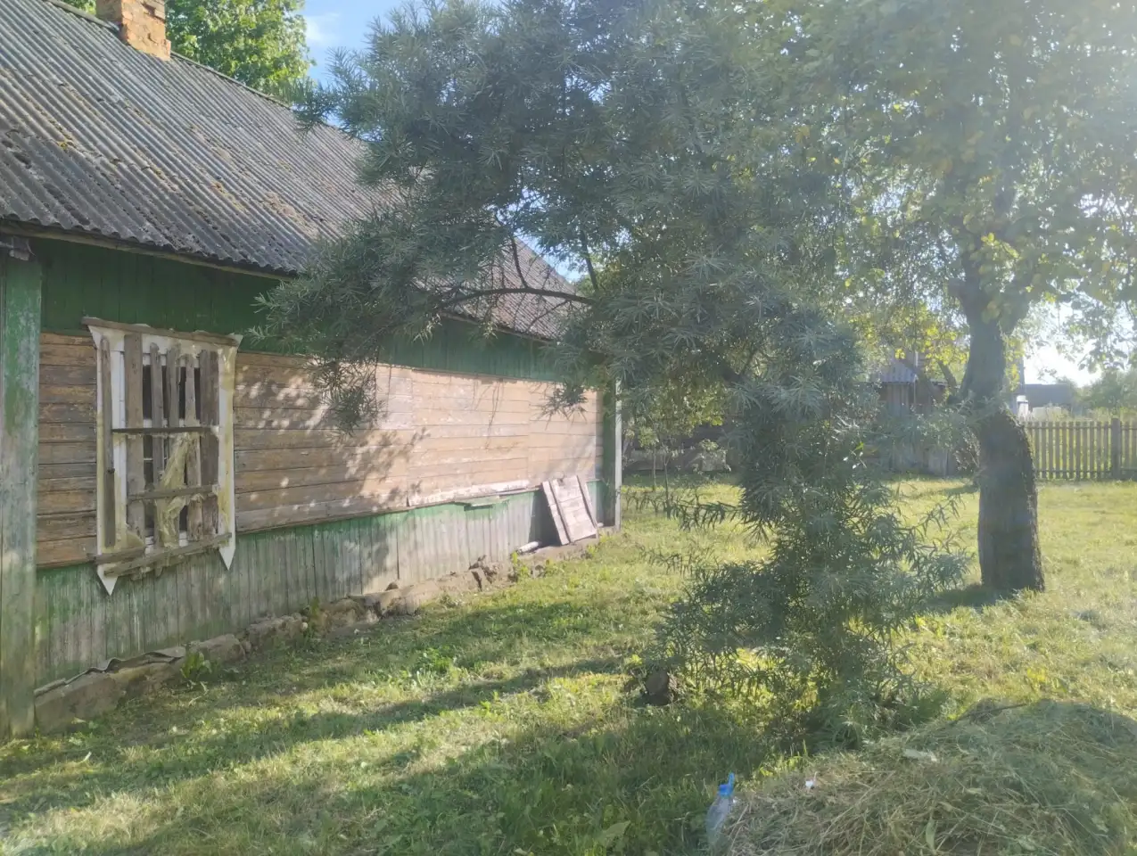 Продам дом в тихой спокойной деревне. Не далеко от Минска. Рядом есть еще город Червень. Агрогородок Любишино.., фотография 1