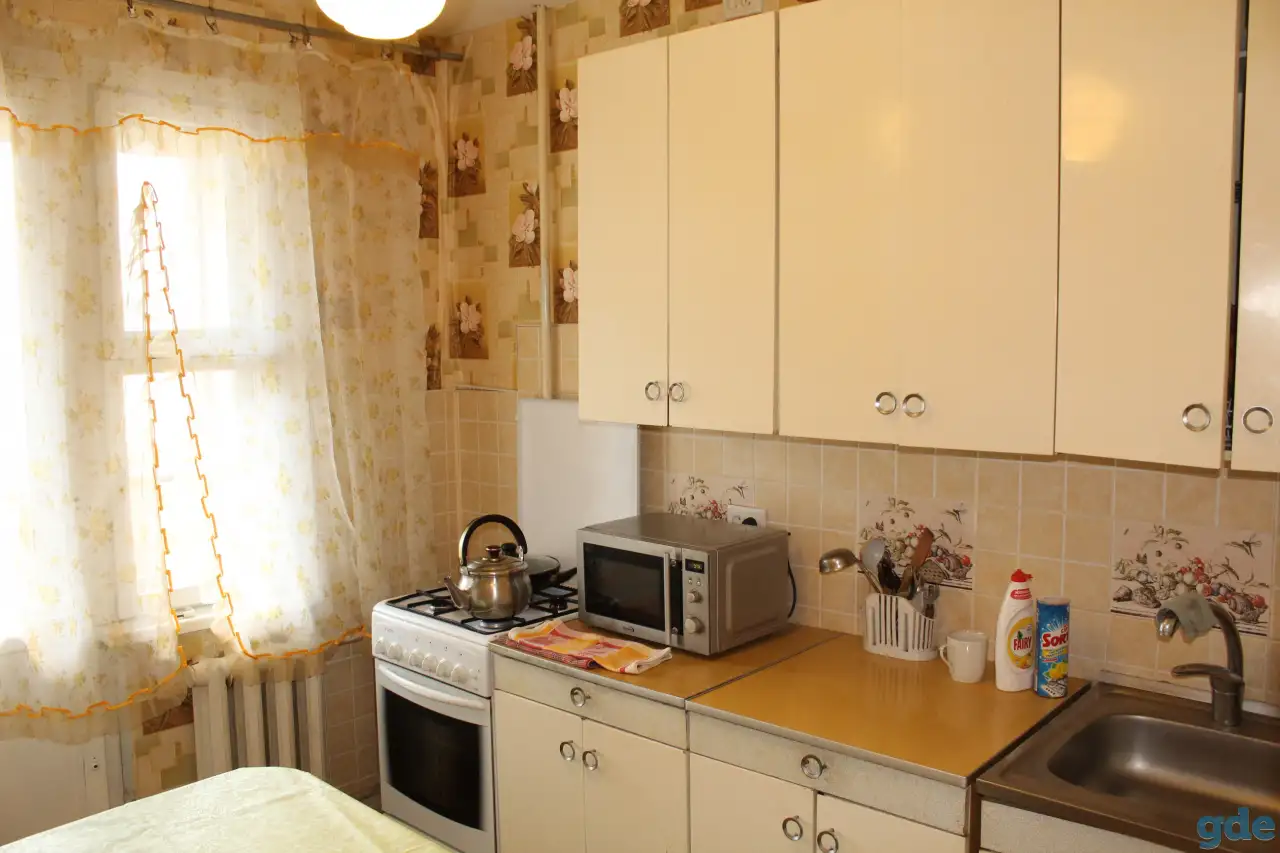 квартира посуточно, Строителей ул., фотография 2