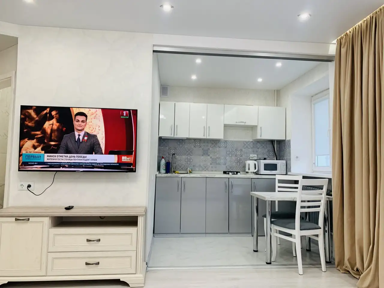 Отличная квартира рядом с парком, Ул.Долгобродская 3, фотография 2