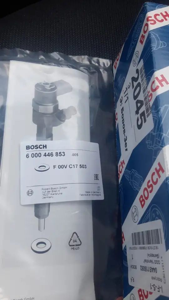 Топливная форсунка BOSCHНовая,в упаковке. Под какие авто подходит смотрите на фото,это Пежо,Ситроен,Форд,Лян, фотография 1