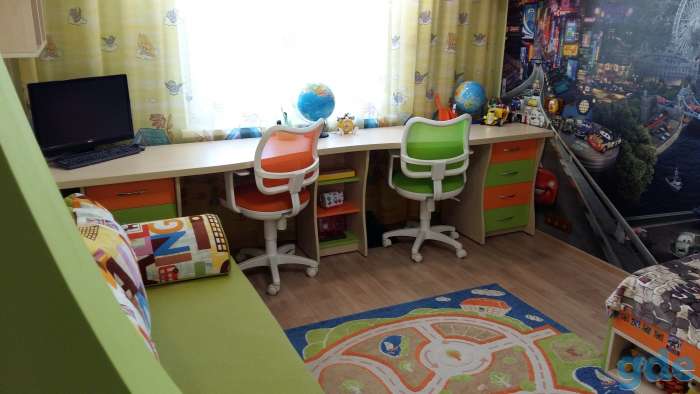 Двойной стол, шкаф с антресолью , полки, фотография 5