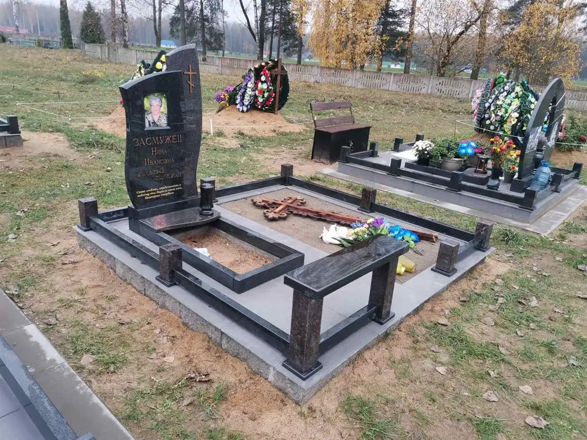 ПАМЯТНИК ГОРИЗОНТАЛЬНЫЙ НА 2ЧЕЛ. ИЗ ГРАНИТА В-11. Столбцы и рн, фотография 4