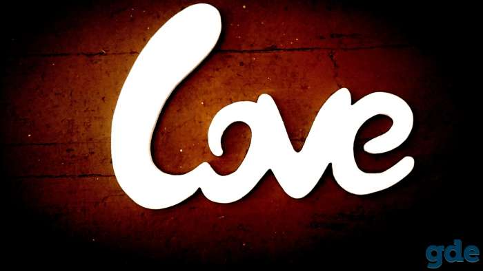 Деревянная надпись Love, фотография 1