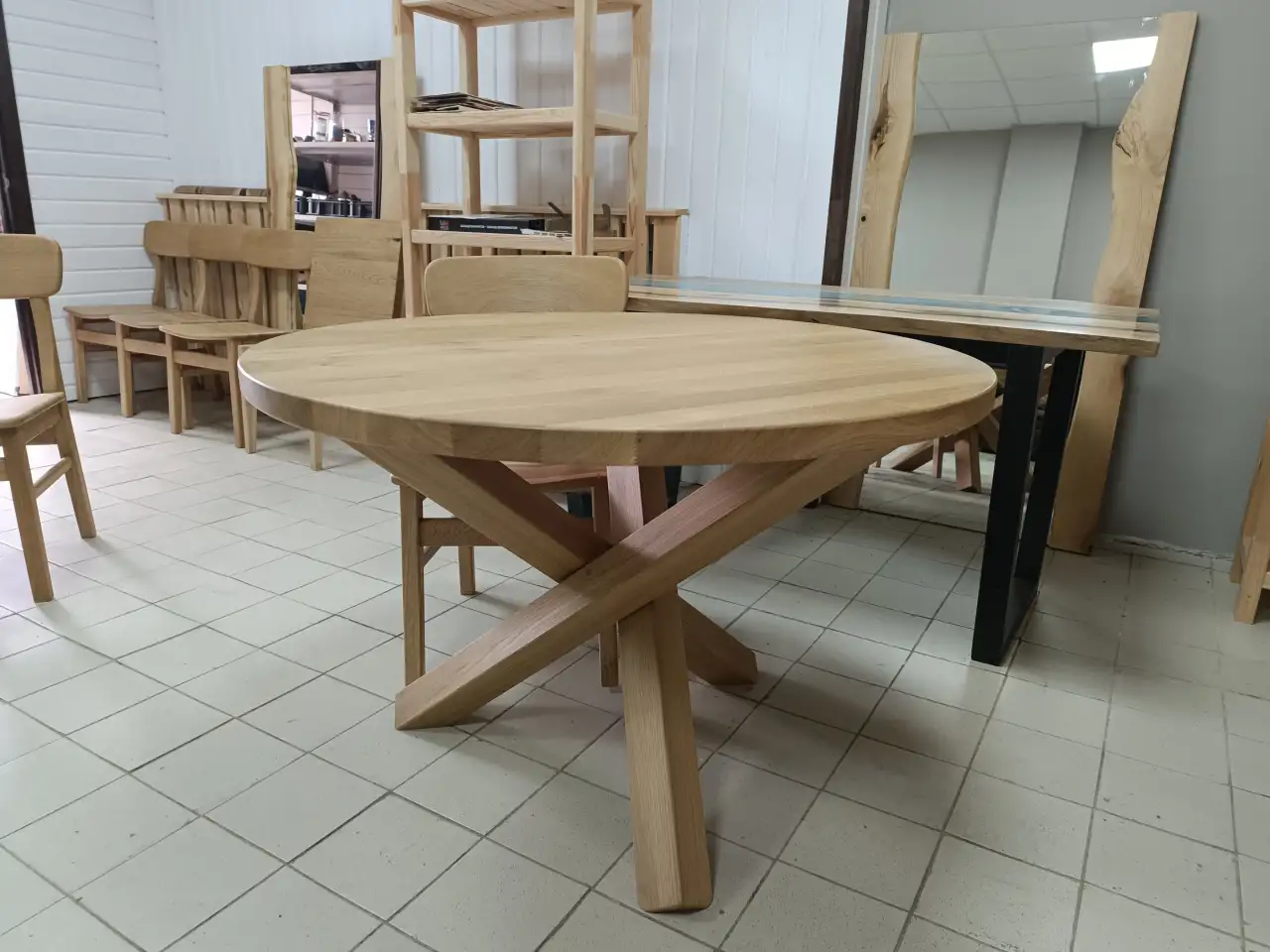 Деревянные столы, фотография 1